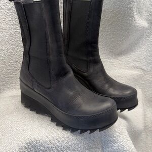 Black Leather Platform Chelsea Boots LOFINA